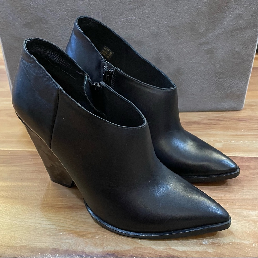 Women’s 42 Gold Black Leather Ankle Boots  With Leopard Print Heel - Size 7.5